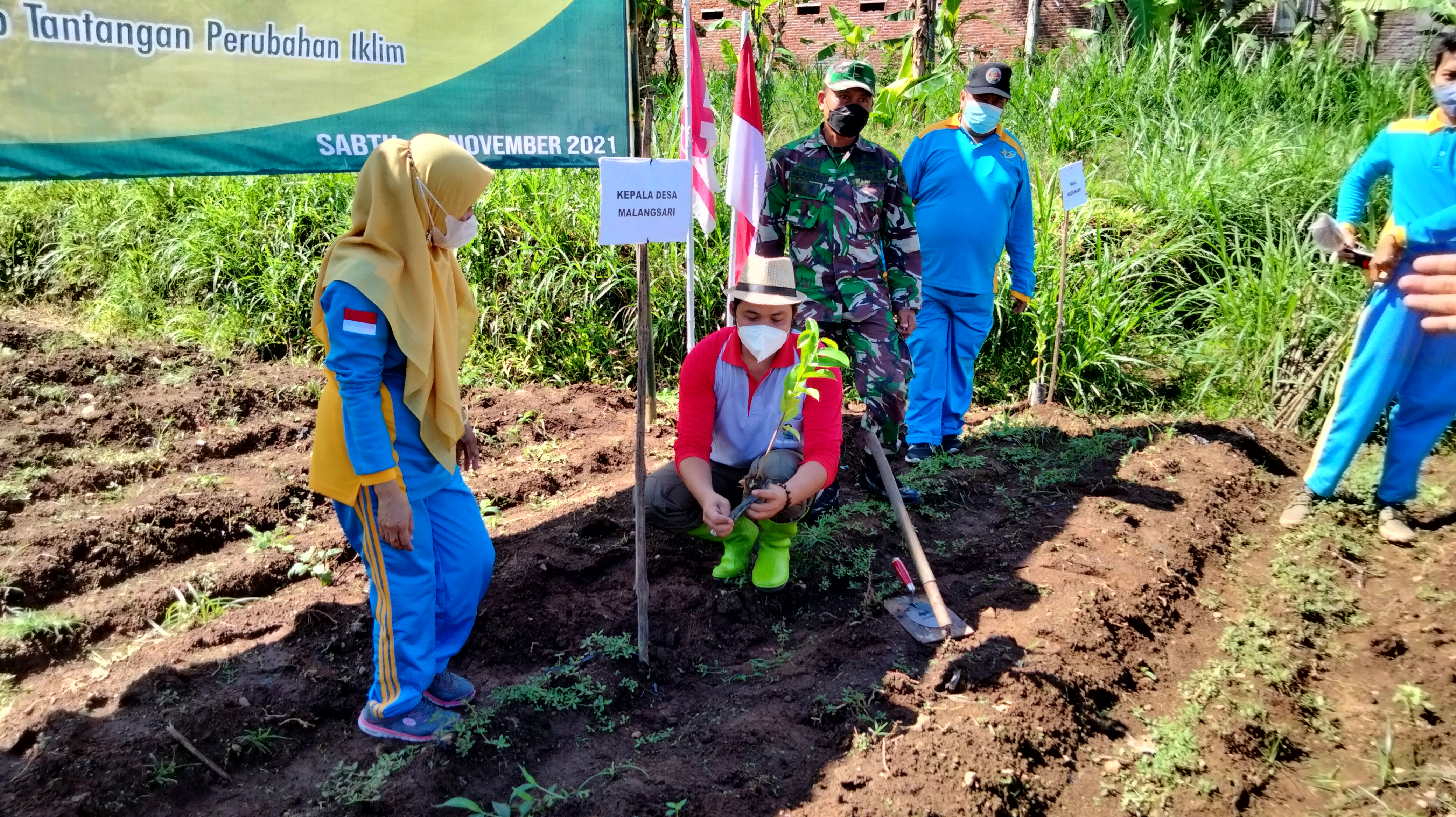 Penanaman Pohon di Desa Malangsari Bulu Temanggung 13 November 2021